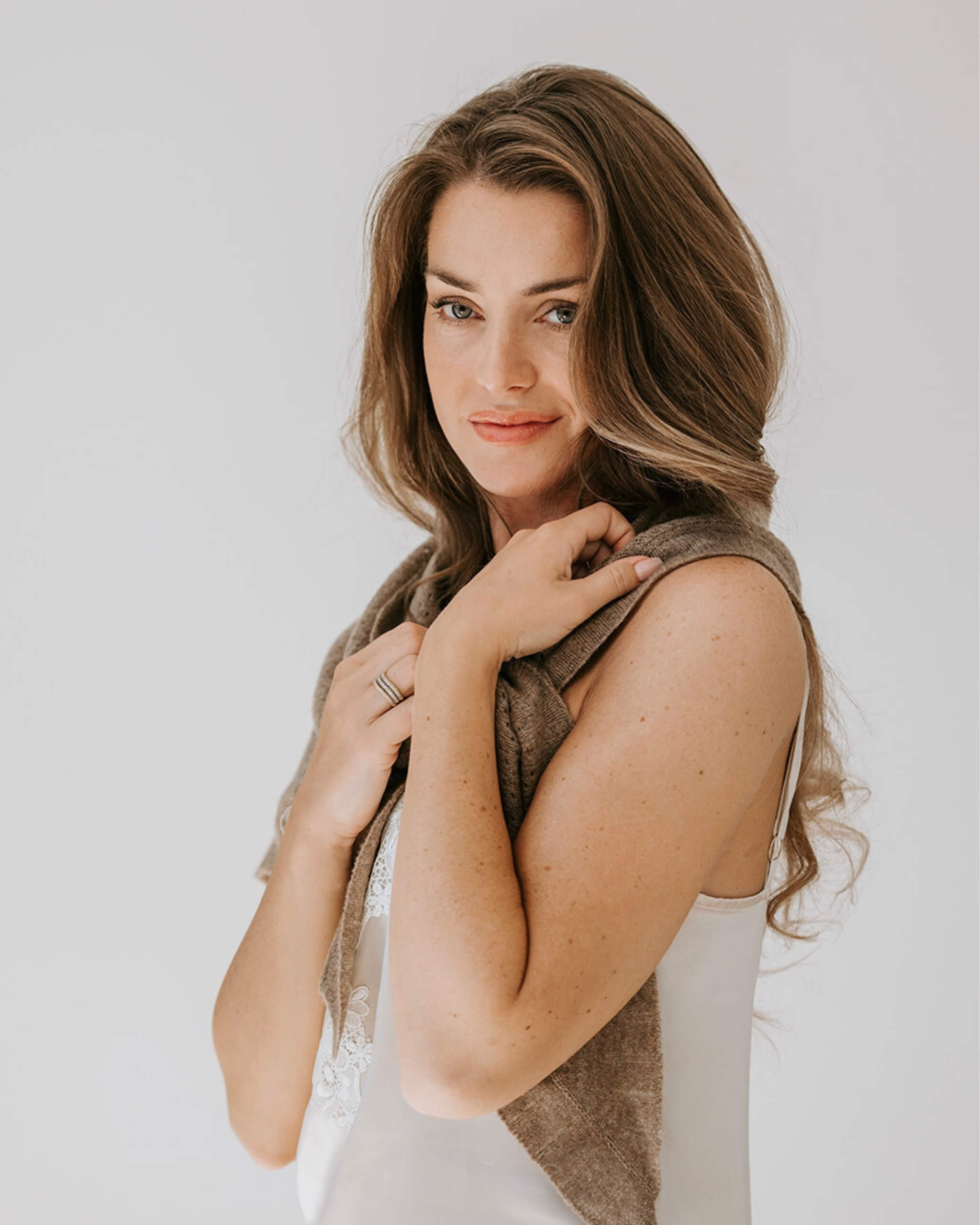 Sandfarvet tørklæde i 100 % kashmir - blødt tørklæde og varmt tørklæde til dame