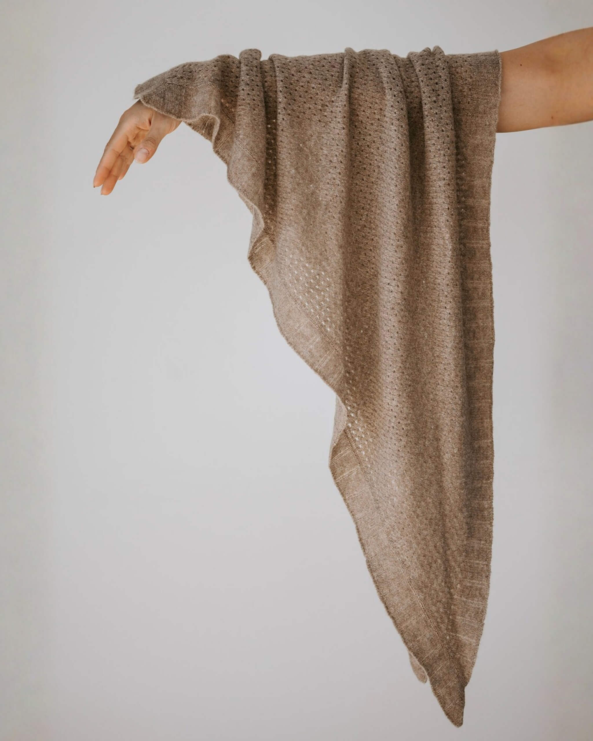 Eksklusiv sandfarvet kashmirtørklæde - blød og elegant stil til hverdag og rejser